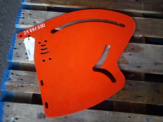 SEITENPLATTE MIT LANGLOECHERN 